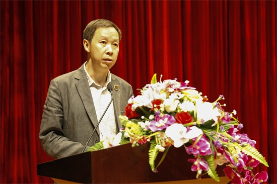 7吉林动画学院副校长罗江林宣读《吉林动画学院创新创业重点扶持项目的决定》.jpg