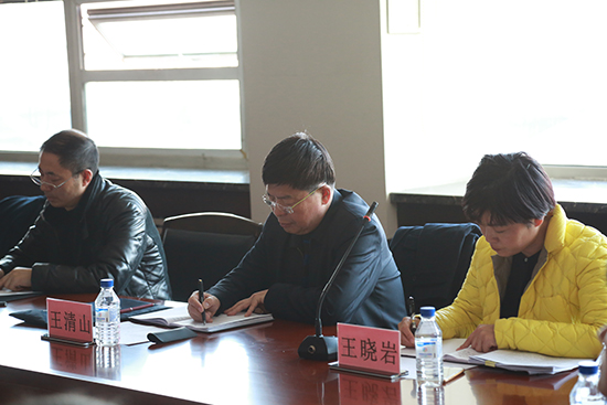 主管学工系统领导参加本次座谈会.jpg
