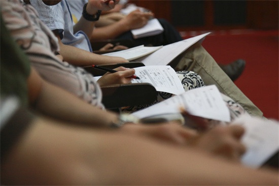 学员认真学习(1).jpg