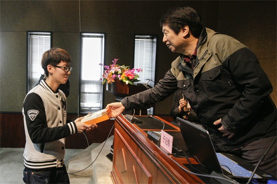 4于记伟导演与学生互动.jpg