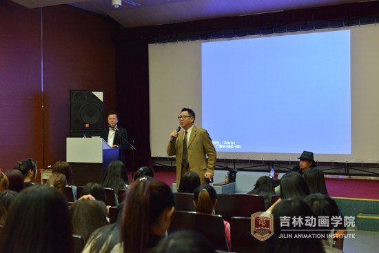 (2)胡镜泉院长为学生答疑.jpg