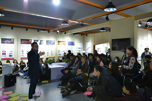 1. 胡镜泉院长就平台建设规划与同学们交流_副本_副本.jpg