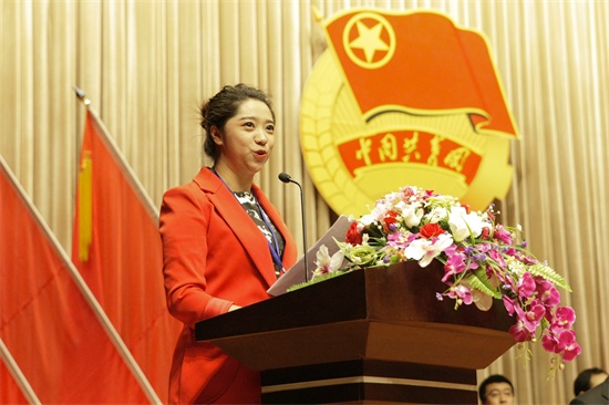 开幕式由校团委副书记刘博主持.jpg