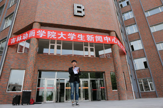 6大学生新闻中心主任赵烽博介绍了大学生新闻中心组织内容及创新方式 张亚东摄.jpg
