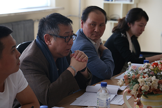 3. 胡镜泉院长作为评审专家对工作室项目进行评审.jpg
