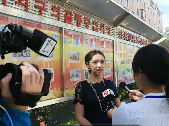 3延吉电视台记者对我校团委副书记刘博进行采访.jpg