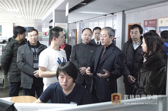 5吉林纪元时空副总经理、技术总监彭飞向专家组讲解项目进展情况.jpg