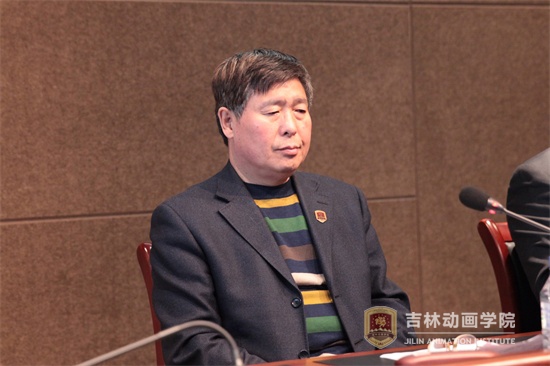 2党委书记、副院长王清山主持大会.jpg