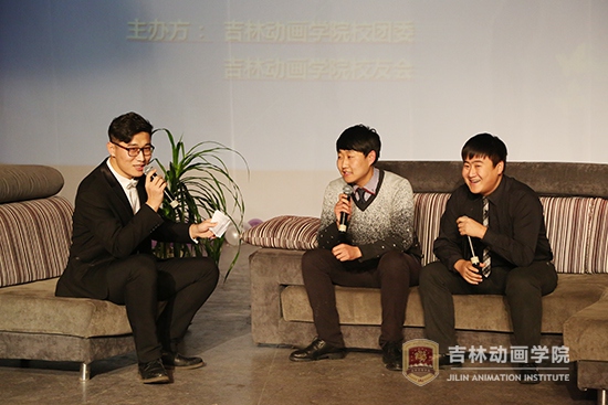 3(3)主持人向常学良高宇学长提问.jpg