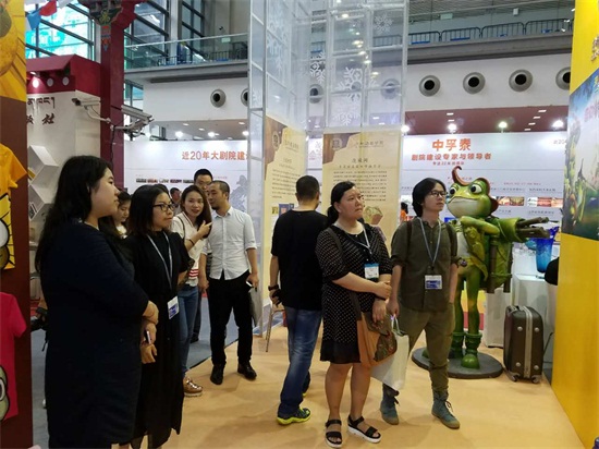 参展同行交流中.jpg