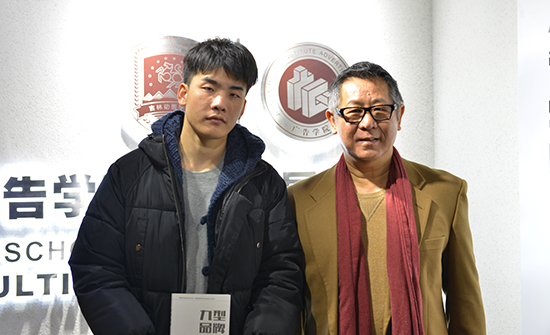 14届毕业生与胡镜泉院长合影留念.jpg