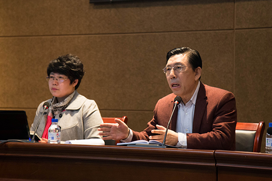 常务副校长胡维革,校长助理、教务部部长王春利出席会议.jpg