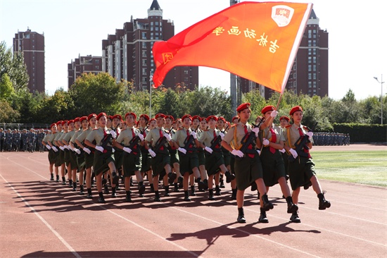 女子仪仗队检阅(邓思捷 摄).JPG